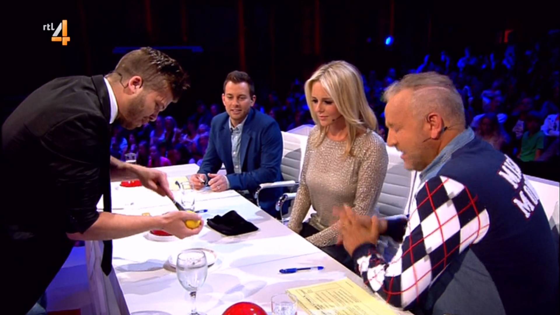 Marc Morelli tijdens zijn goochelact bij Holland's got talent